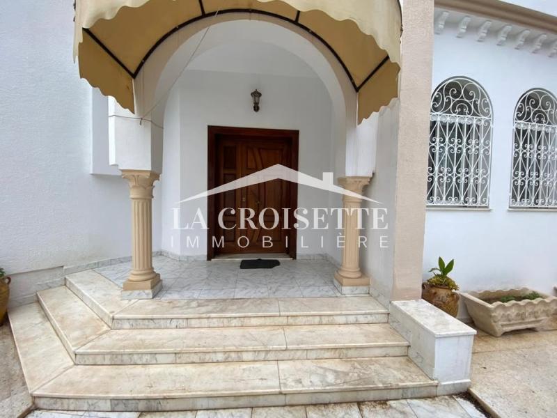 Rez-de-chaussée de villa S+4 avec jardin aux Jardins de Carthage