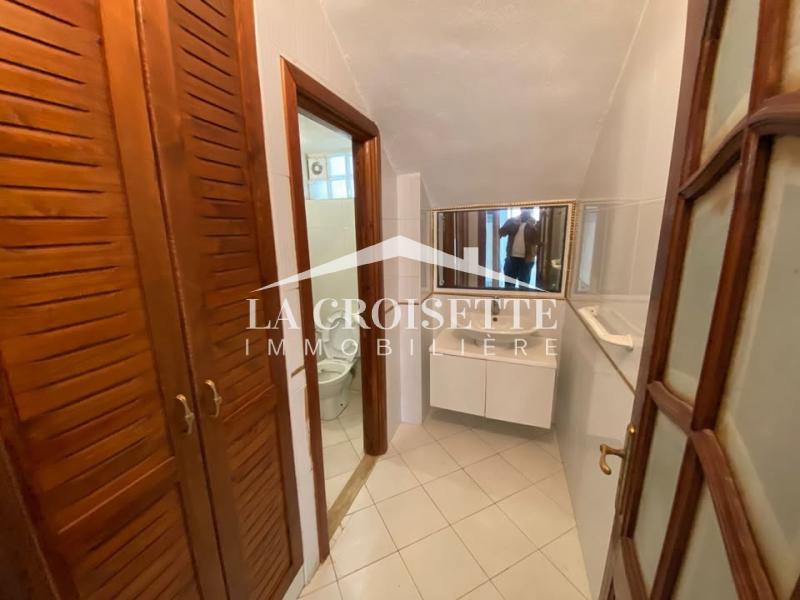 Rez-de-chaussée de villa S+4 avec jardin aux Jardins de Carthage