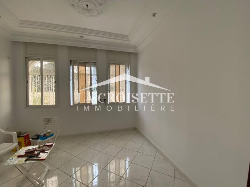 Rez-de-chaussée de villa S+4 avec jardin aux Jardins de Carthage