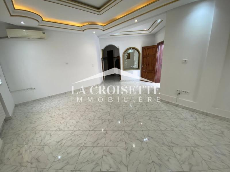 Rez-de-chaussée de villa S+4 avec jardin aux Jardins de Carthage