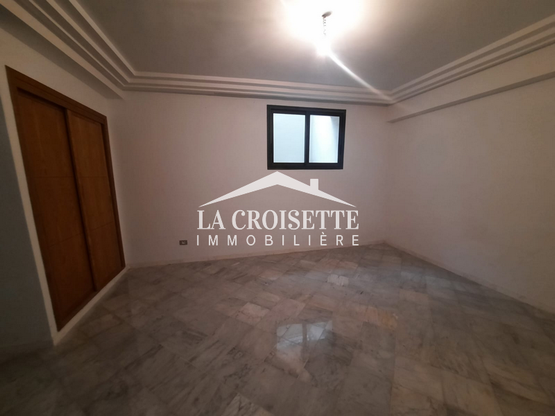 Triplex S+5 avec jardin à La Soukra