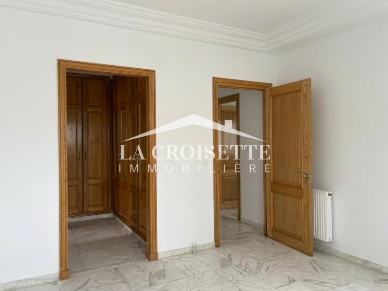 Triplex S+5 avec jardin aux Berges du Lac 2