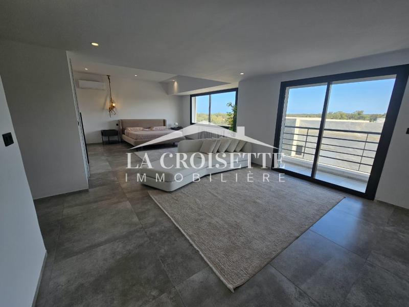 Triplex S+3 avec piscine à Gammarth