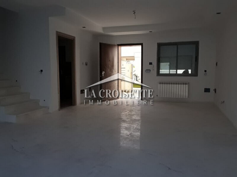 Triplex S+4 à La Soukra