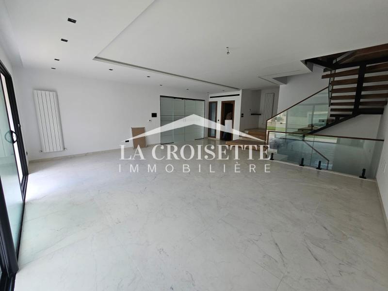 Triplex S+3 avec piscine aux Jardins de Carthage