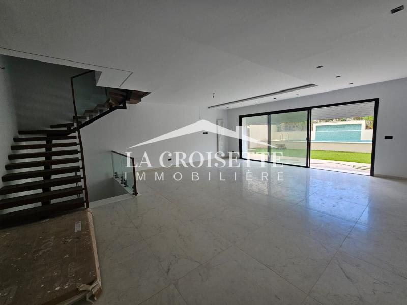 Triplex S+3 avec piscine aux Jardins de Carthage