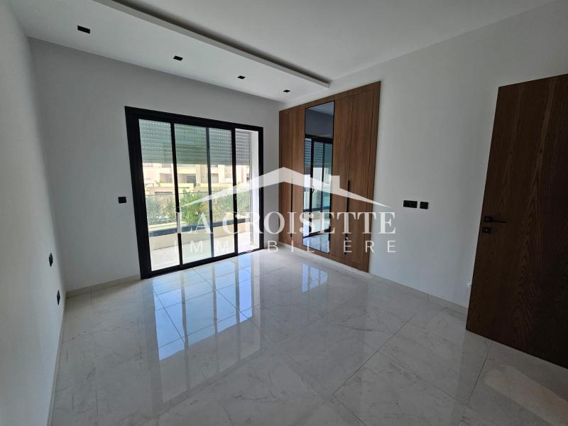 Triplex S+3 avec piscine aux Jardins de Carthage