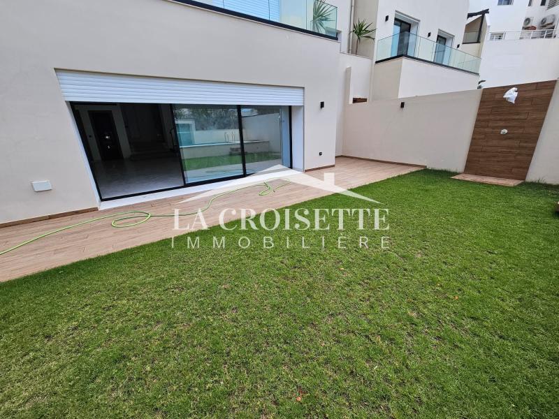 Triplex S+3 avec piscine aux Jardins de Carthage