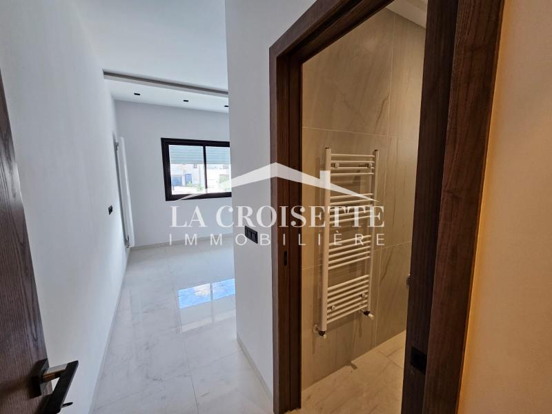 Triplex S+3 avec piscine aux Jardins de Carthage