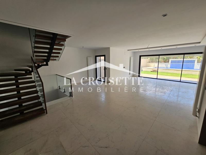 Triplex S+3 avec piscine aux Jardins de Carthage