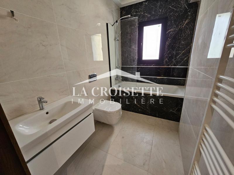 Triplex S+3 avec piscine aux Jardins de Carthage