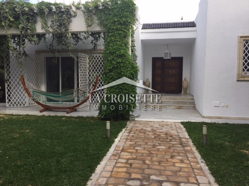 Villa S+4 avec piscine à Ain Zaghouan Nord 