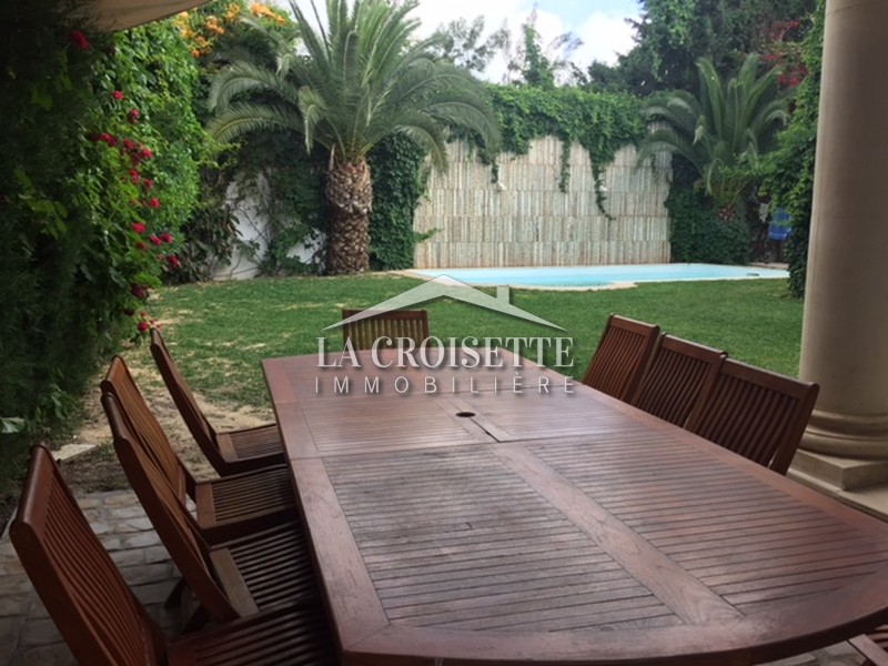 Villa S+4 avec piscine à Ain Zaghouan Nord 