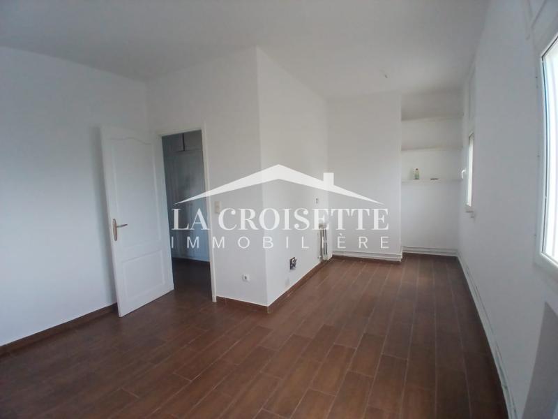 Villa S+5 avec piscine à Gammarth
