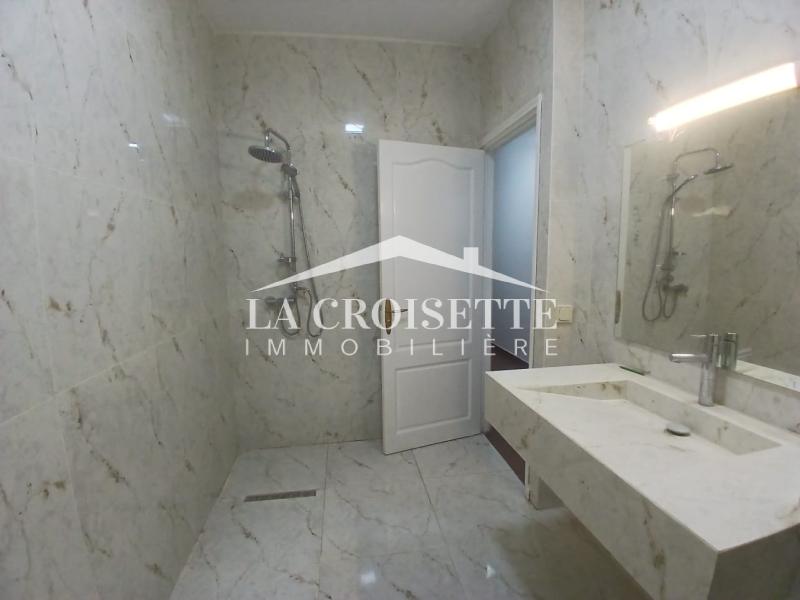 Villa S+5 avec piscine à Gammarth