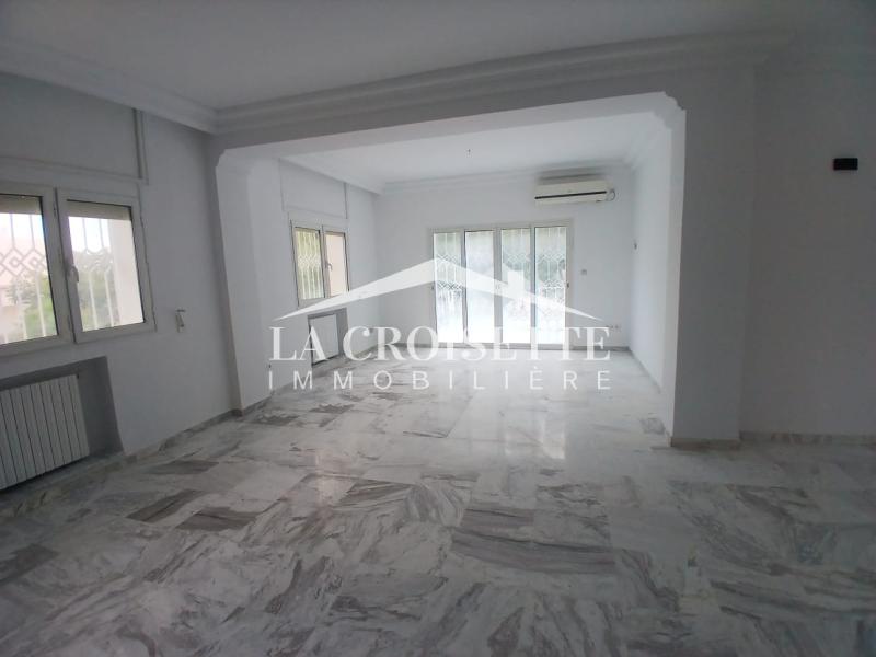 Villa S+5 avec piscine à Gammarth