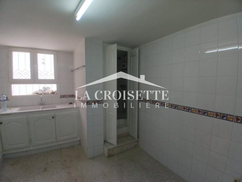 Villa S+5 avec piscine à Gammarth
