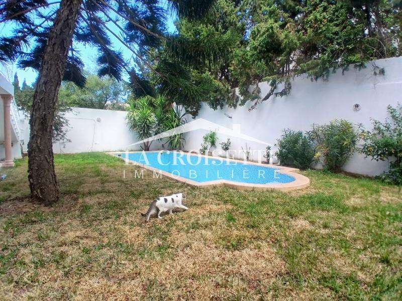 Villa S+5 avec piscine à Gammarth