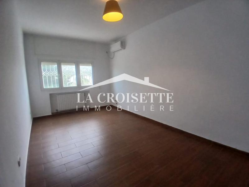 Villa S+5 avec piscine à Gammarth
