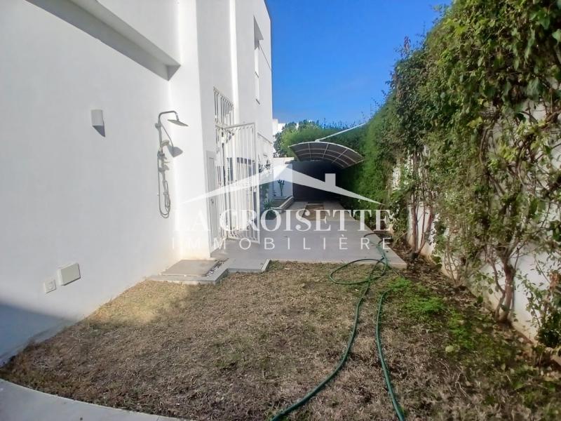 Villa S+3 avec piscine à Gammarth