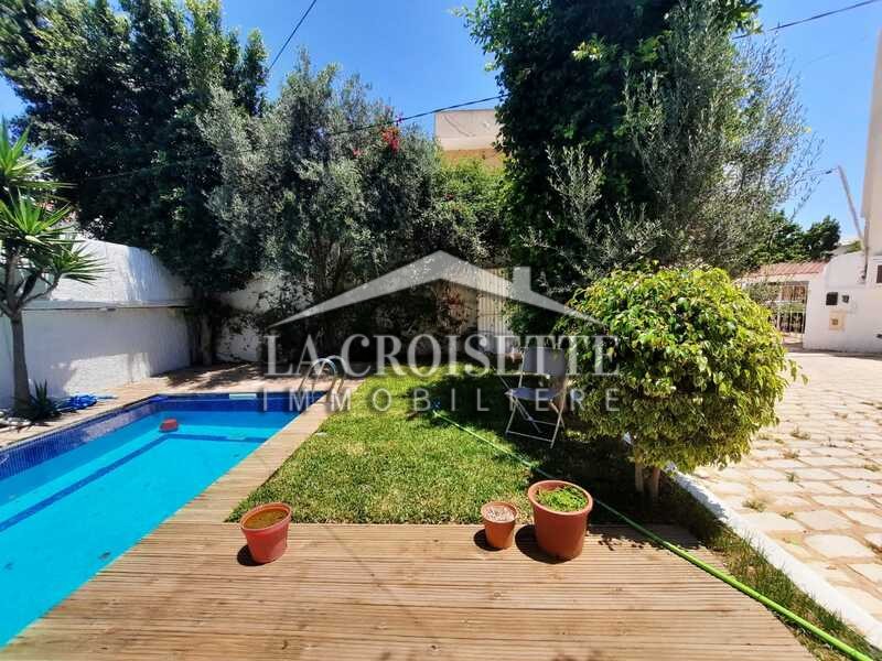 Villa S+3 avec piscine à la Soukra 