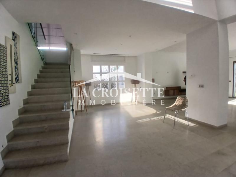 Villa S+5 avec piscine au Lac 2