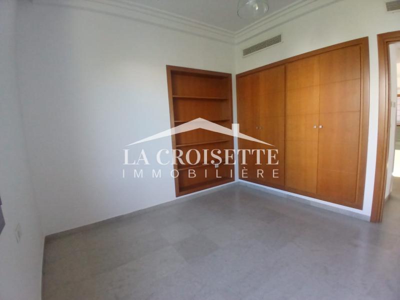 Villa S+5 avec piscine au Lac 2