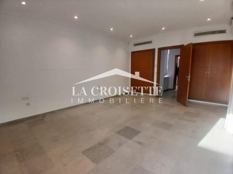 Villa S+5 avec piscine au Lac 2