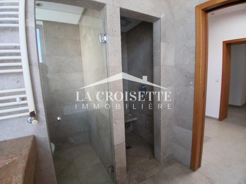 Villa S+5 avec piscine au Lac 2