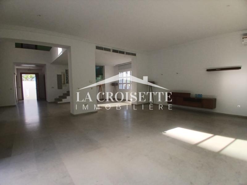 Villa S+5 avec piscine au Lac 2