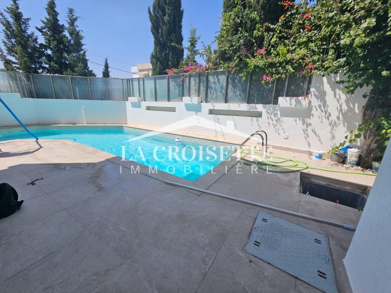 Villa S+5 avec piscine à La Marsa