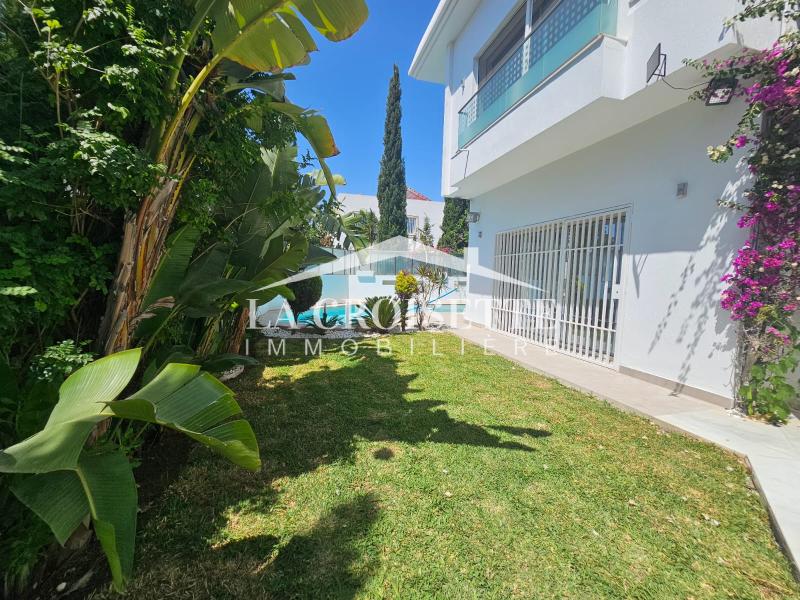 Villa S+5 avec piscine à La Marsa