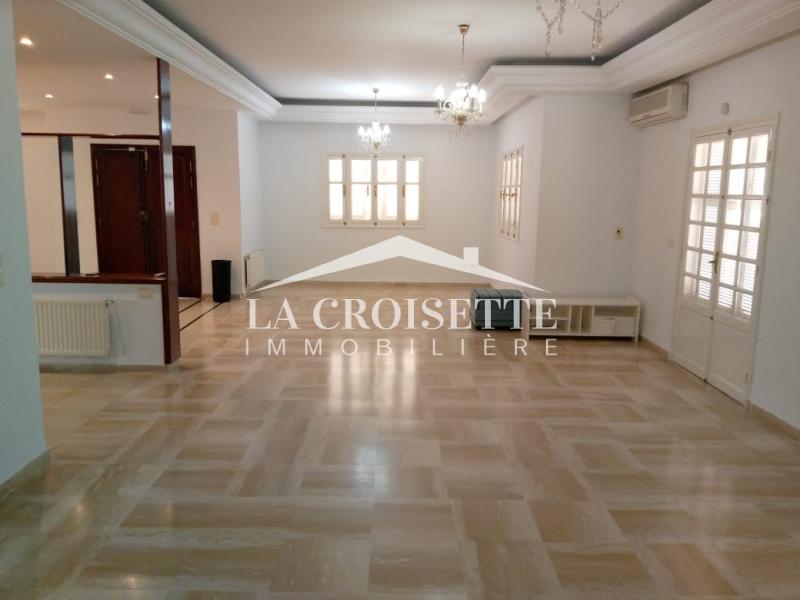 Villa S+4 avec piscine à La Marsa