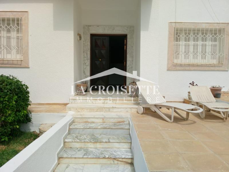 Villa S+4 avec piscine à La Marsa