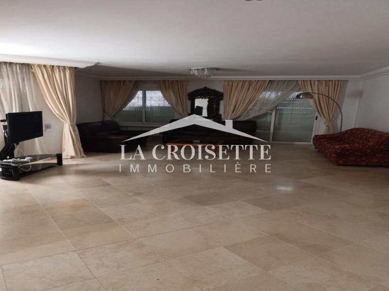 Villa S+4 meublée à La Marsa