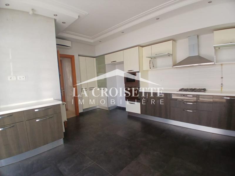 Villa S+5 avec piscine au Lac 2