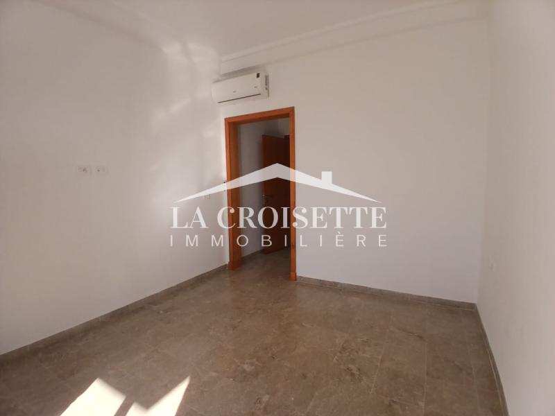 Villa S+5 avec piscine au Lac 2