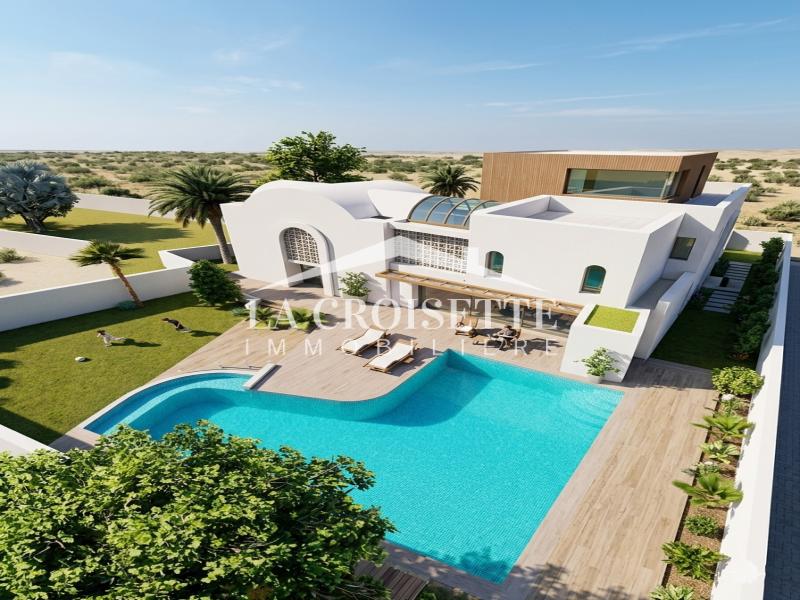 Villa S+6 avec piscine et studio indépendant à Gammarth