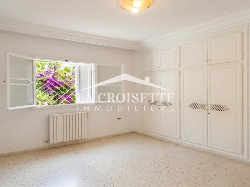 Villa S+6 avec piscine à Gammarth 