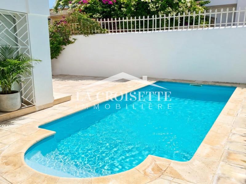 Villa S+6 avec piscine à Gammarth 