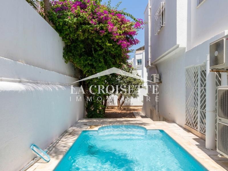 Villa S+6 avec piscine à Gammarth 