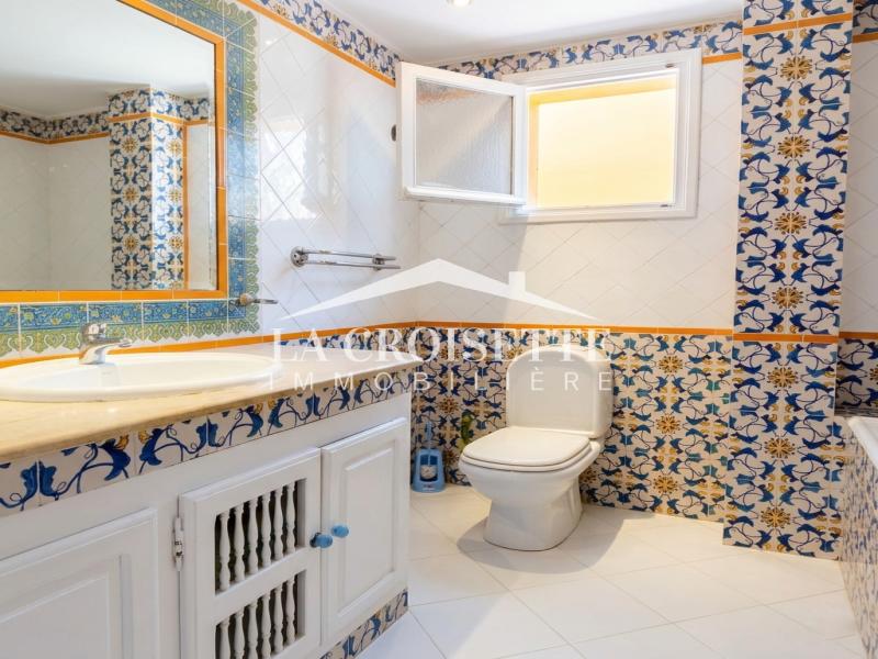 Villa S+6 avec piscine à Gammarth 