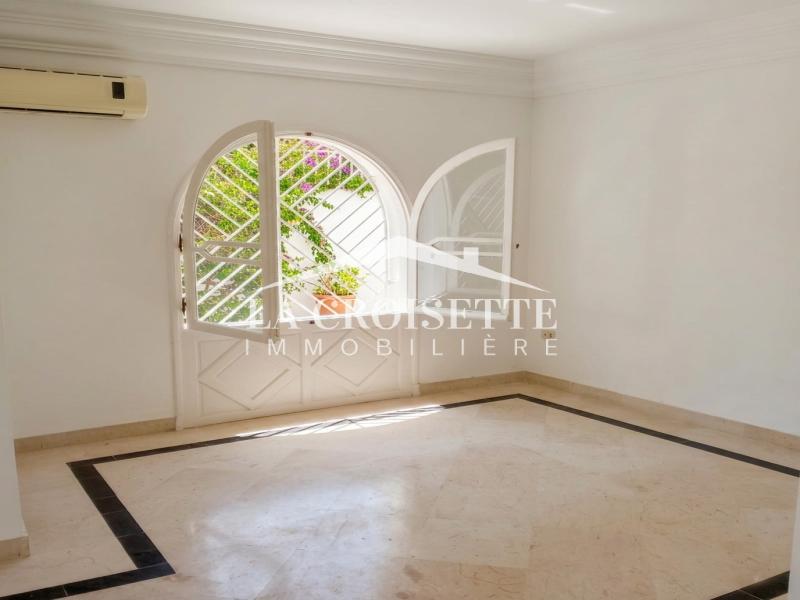Villa S+6 avec piscine à Gammarth 