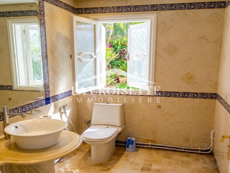 Villa S+6 avec piscine à Gammarth 