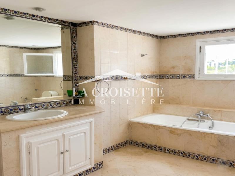 Villa S+6 avec piscine à Gammarth 