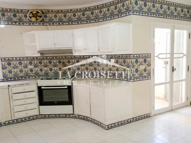 Villa S+6 avec piscine à Gammarth 