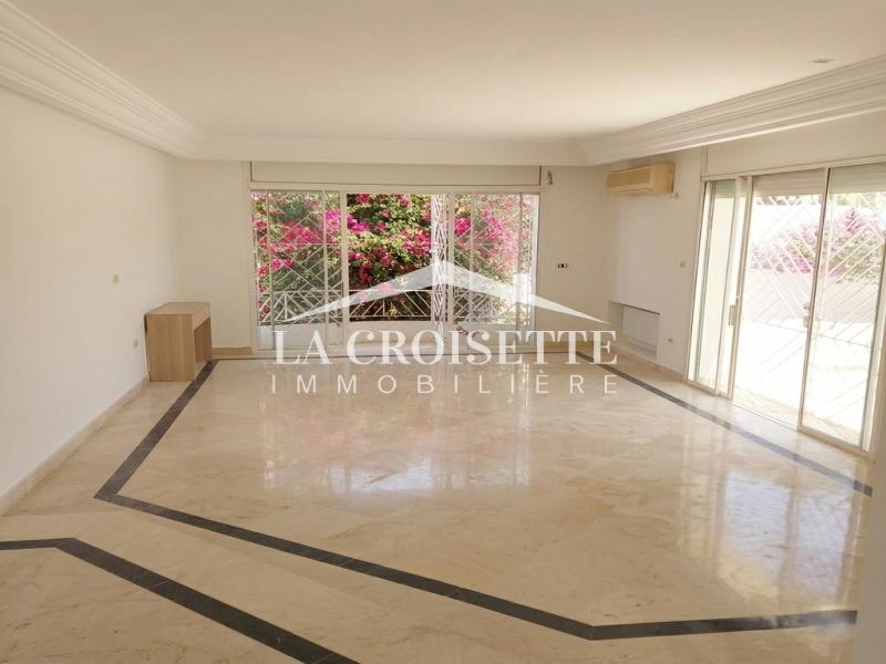 Villa S+6 avec piscine à Gammarth 