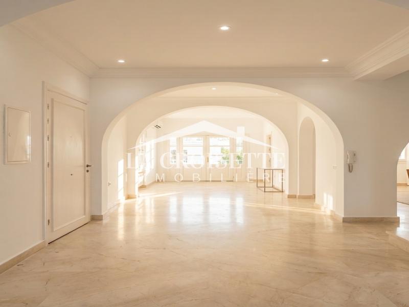 Villa S+5 avec piscine à Gammarth 