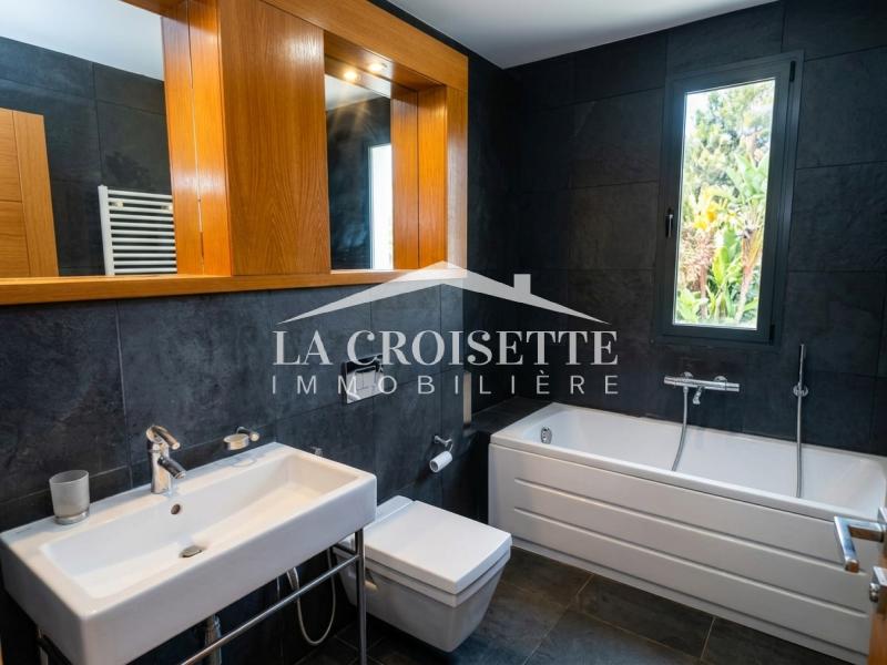 Villa S+4 avec piscine à La Marsa