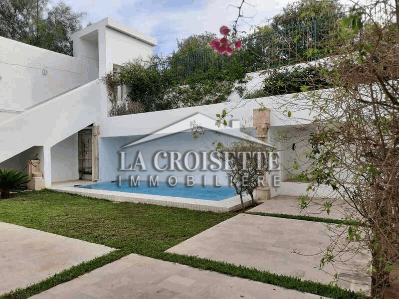 Villa S+5 avec piscine à Sidi Bou Said  